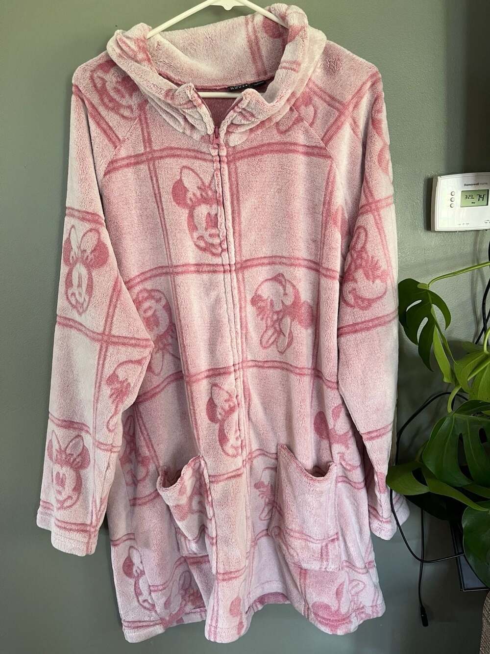 Disney Minnie Mouse Plush Hooded Robe Pink Size 1X